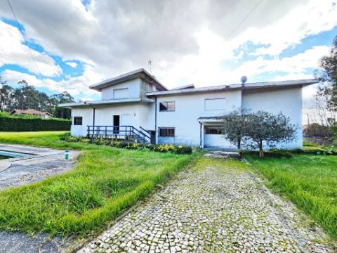 Moradia T5, piscina, e armazém, em Novais, Famalicão