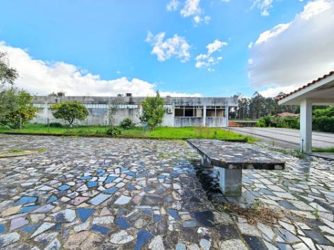 Moradia T5, piscina, e armazém, em Novais, Famalicão