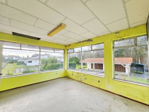 Moradia T5, piscina, e armazém, em Novais, Famalicão