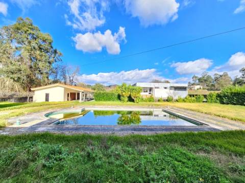 Moradia T5, piscina, e armazém, em Novais, Famalicão