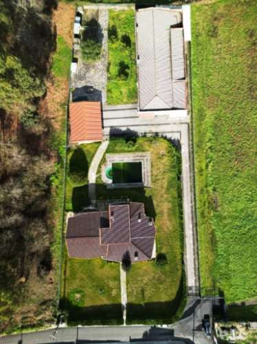 Moradia T5, piscina, e armazém, em Novais, Famalicão