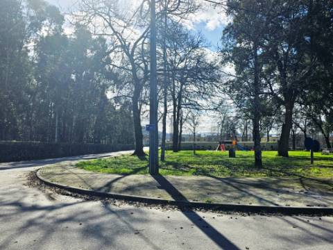 Moradia T5, piscina, e armazém, em Novais, Famalicão