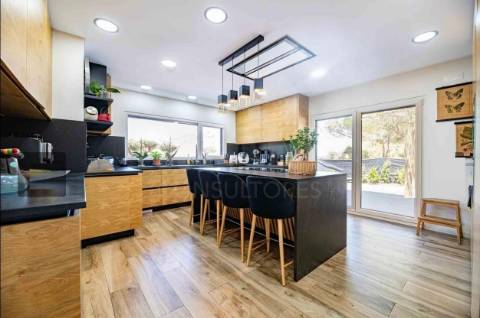 Magnifica moradia T4 na Urbanização Aroeira em Santo Estevão