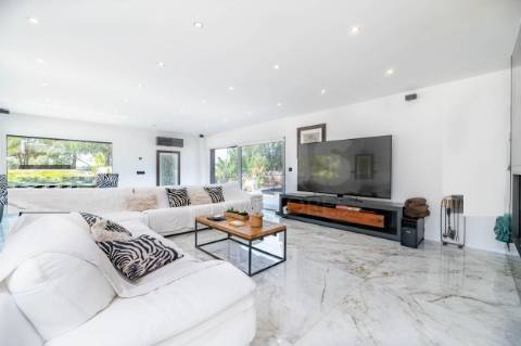 Magnifica moradia T4 na Urbanização Aroeira em Santo Estevão