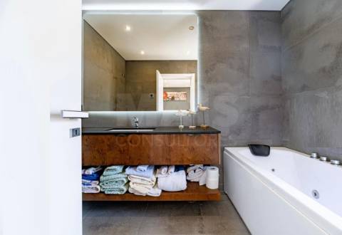 Magnifica moradia T4 na Urbanização Aroeira em Santo Estevão