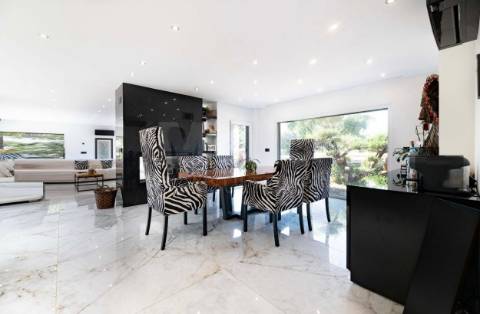 Magnifica moradia T4 na Urbanização Aroeira em Santo Estevão