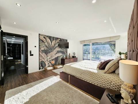 Magnifica moradia T4 com piscina na Urbanização Aroeira, em Santo Estevão