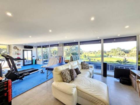 Magnifica moradia T4 com piscina na Urbanização Aroeira, em Santo Estevão