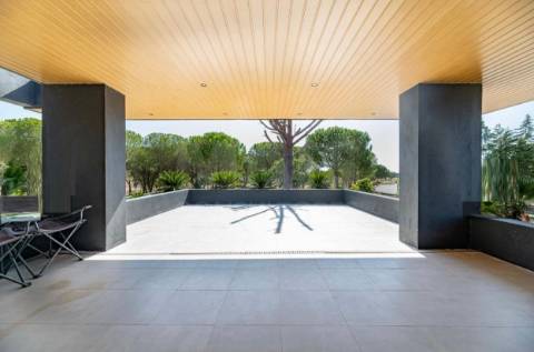 Magnifica moradia T4 com piscina na Urbanização Aroeira, em Santo Estevão