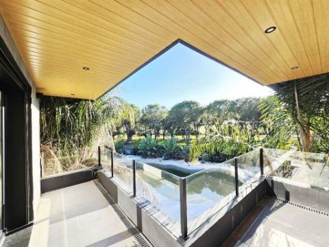 Magnifica moradia T4 com piscina na Urbanização Aroeira, em Santo Estevão