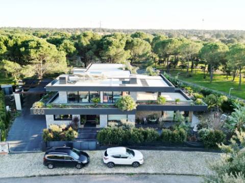 Magnifica moradia T4 com piscina na Urbanização Aroeira, em Santo Estevão