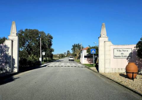 Magnifica moradia T4 com piscina na Urbanização Aroeira, em Santo Estevão