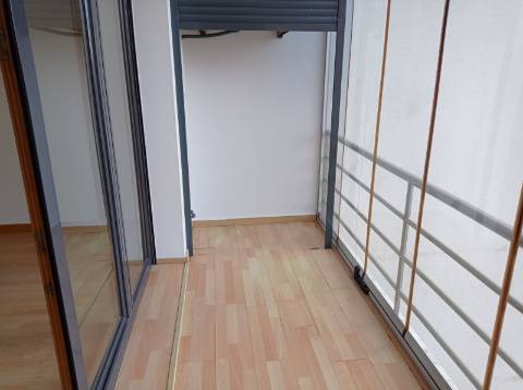 Apartamento T3 - remodelado, com estacionamentos, nas Colinas do Cruzeiro, Odivelas