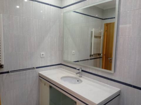 Apartamento T3 - remodelado, com estacionamentos, nas Colinas do Cruzeiro, Odivelas