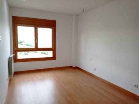 Apartamento T3 - remodelado, com estacionamentos, nas Colinas do Cruzeiro, Odivelas