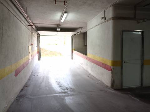 Apartamento T3 - remodelado, com estacionamentos, nas Colinas do Cruzeiro, Odivelas