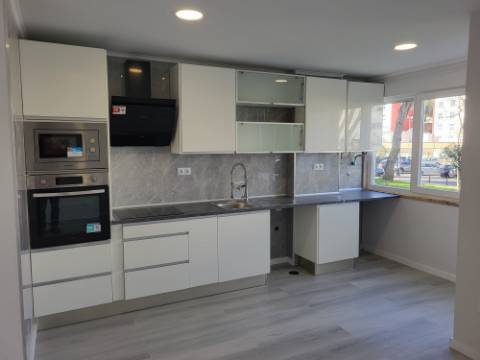 Apartamento T2 Totalmente remodelado em Oeiras