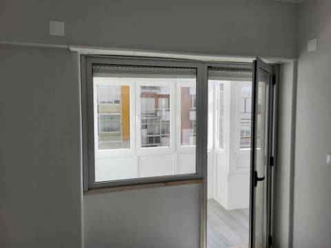 Apartamento T2 Totalmente remodelado em Oeiras