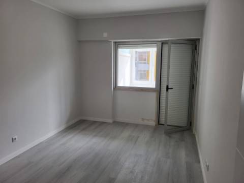 Apartamento T2 Totalmente remodelado em Oeiras