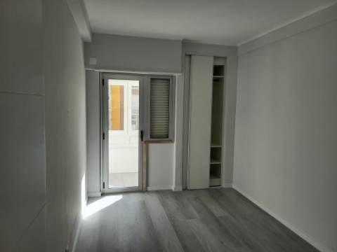 Apartamento T2 Totalmente remodelado em Oeiras