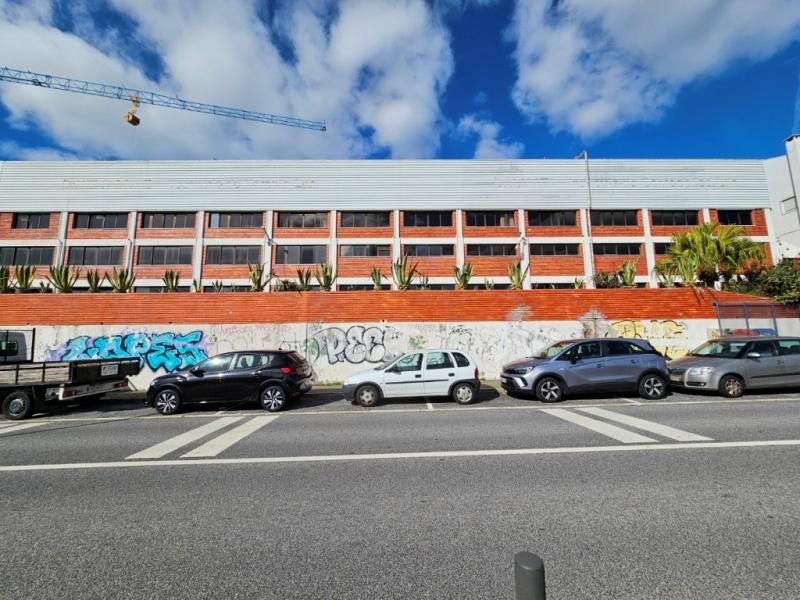 Edifício Industrial em Alfragide, Amadora, Lisboa.