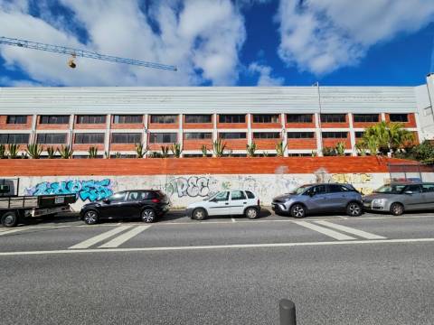 Edifício Industrial em Alfragide, Amadora, Lisboa.