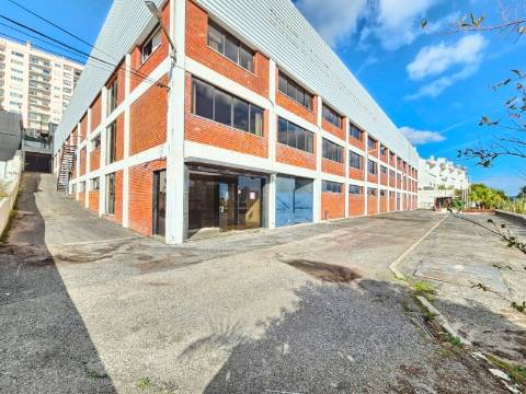 Edifício Industrial em Alfragide, Amadora, Lisboa.