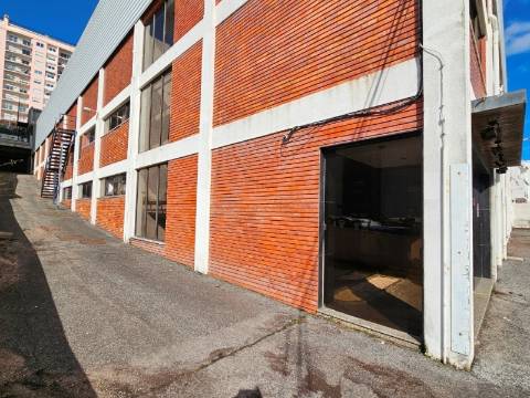 Edifício Industrial em Alfragide, Amadora, Lisboa.
