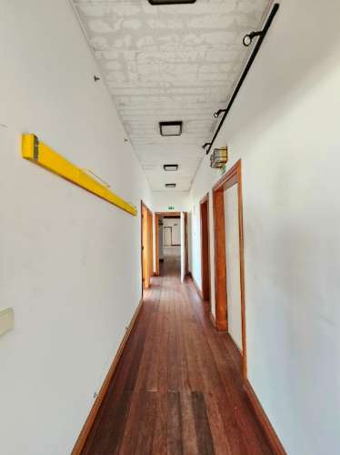 Edifício Industrial em Alfragide, Amadora, Lisboa.