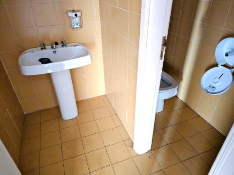 Edifício Industrial em Alfragide, Amadora, Lisboa.