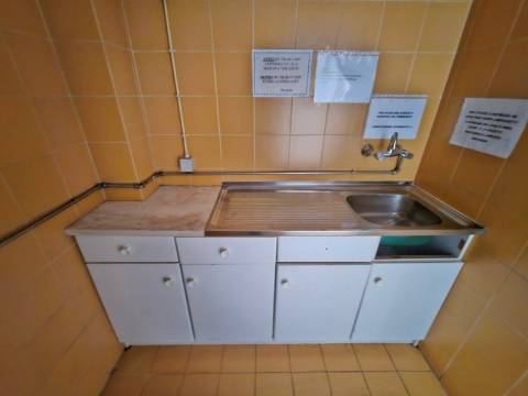 Edifício Industrial em Alfragide, Amadora, Lisboa.