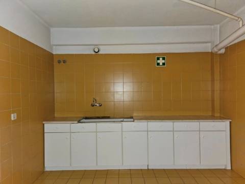 Edifício Industrial em Alfragide, Amadora, Lisboa.