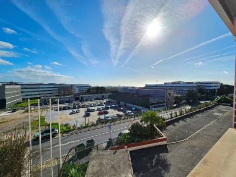 Edifício Industrial em Alfragide, Amadora, Lisboa.