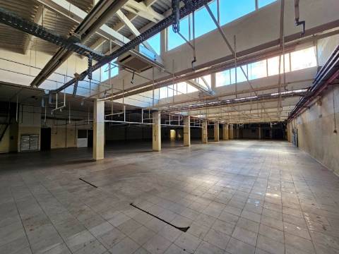 Edifício Industrial em Alfragide, Amadora, Lisboa.