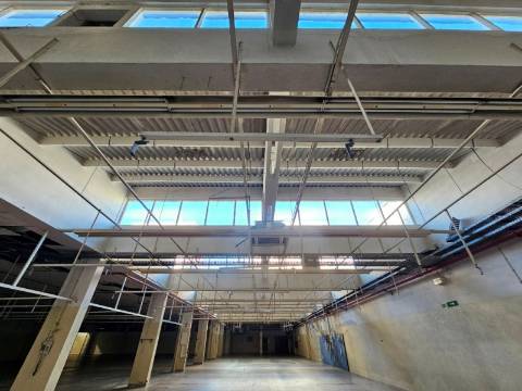 Edifício Industrial em Alfragide, Amadora, Lisboa.