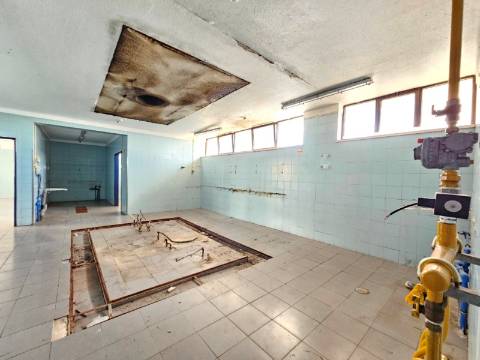 Edifício Industrial em Alfragide, Amadora, Lisboa.