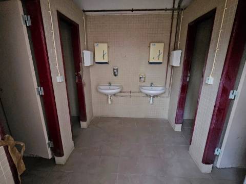 Edifício Industrial em Alfragide, Amadora, Lisboa.