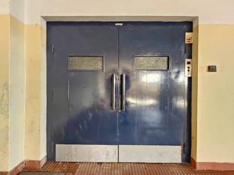 Edifício Industrial em Alfragide, Amadora, Lisboa.