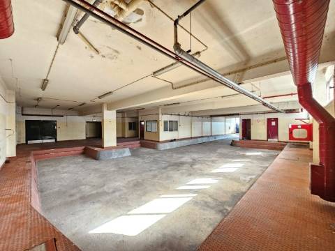 Edifício Industrial em Alfragide, Amadora, Lisboa.