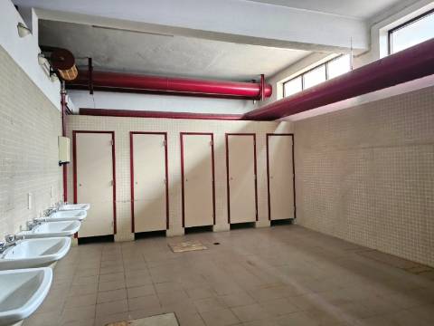 Edifício Industrial em Alfragide, Amadora, Lisboa.