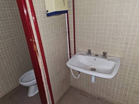 Edifício Industrial em Alfragide, Amadora, Lisboa.