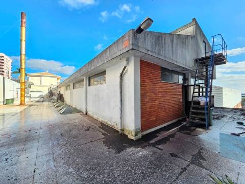 Edifício Industrial em Alfragide, Amadora, Lisboa.