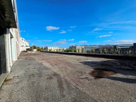 Edifício Industrial em Alfragide, Amadora, Lisboa.