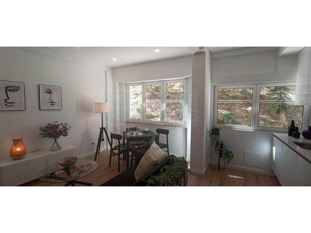 Apartamento T3 - totalmente remodelado, em Benfica