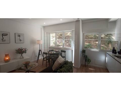 Apartamento T3 - totalmente remodelado, em Benfica