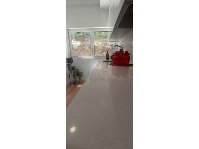 Apartamento T3 - totalmente remodelado, em Benfica