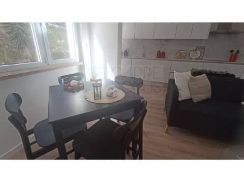 Apartamento T3 - totalmente remodelado, em Benfica