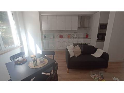 Apartamento T3 - totalmente remodelado, em Benfica