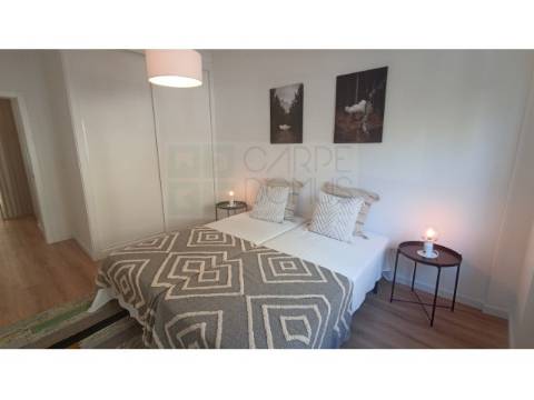 Apartamento T3 - totalmente remodelado, em Benfica