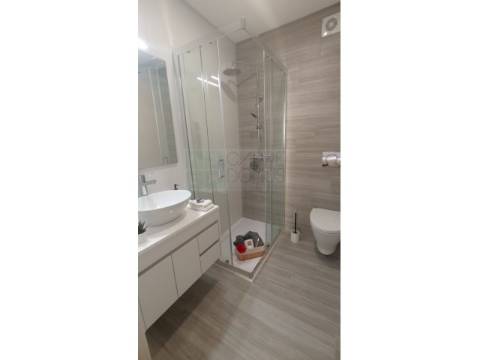 Apartamento T3 - totalmente remodelado, em Benfica